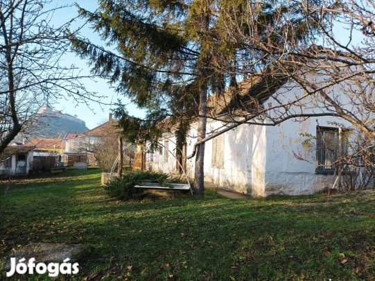 Felújítandó családi ház 1032 m-es telken Sümegen! Nem közös udvaros!
