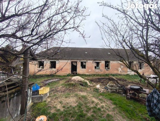 Felújítandó családi ház eladó Nemesvámoson