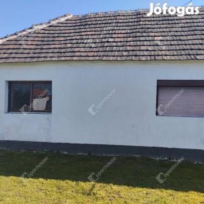 Felújítandó családi ház eladó Sümeg közelében!
