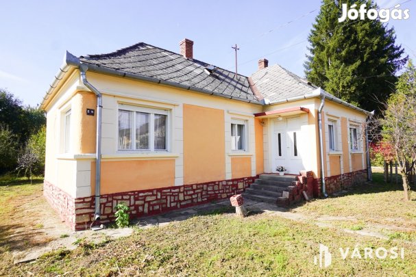 Felújítandó családi ház szenzációs településen!