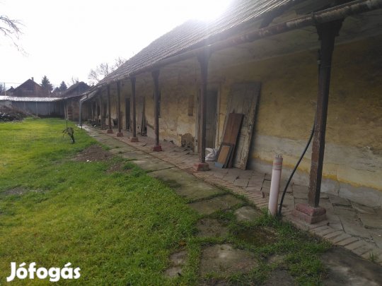 Felújítandó ház eladó
