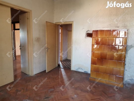 Felújítandó nagypolgári családi ház Komárom....