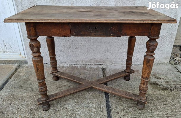 Felújítandó régi asztal eladó
