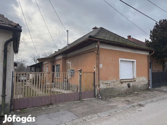 Felújítandó társasházi lakás eladó Székesfehérvár Maroshegyen