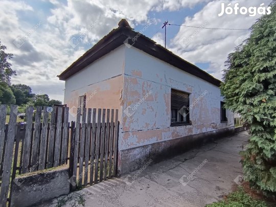 Felújításra váró családi ház Mikén