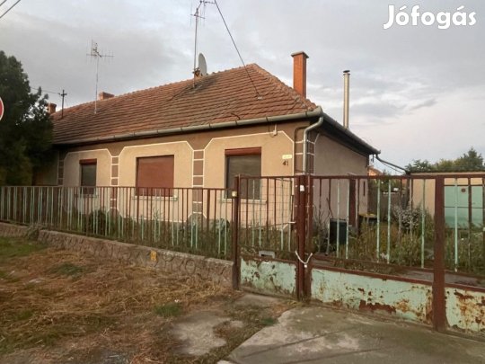 Felújítást igénylő családi ház eladó Kalocsán! - Kalocsa