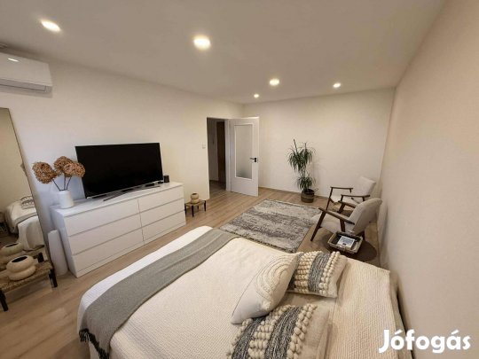 Felújított 1,5 szobás lakás kiadó az egyetem közelében