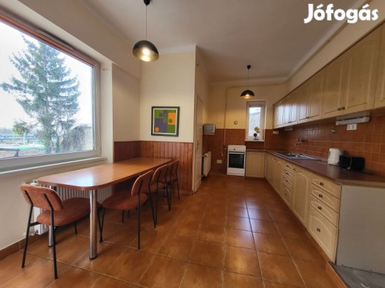 Felújított 1.emeleti téglalakás