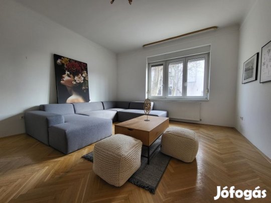 Felújított 1.emeleti téglalakás Pécs belvárosában