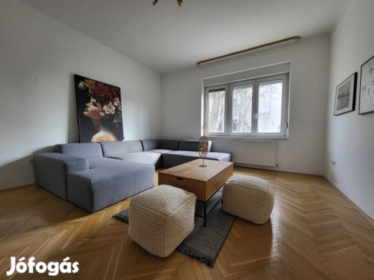 Felújított 1.emeleti téglalakás Pécs belvárosában