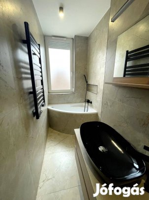 Felújított 2 Szobás Lakás Szigetelt Társasházban-Szarvas Utca Közelébe