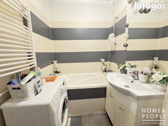 Felújított 2 szobás,erkélyes panel lakás eladó Hódmezővásárhelyen!