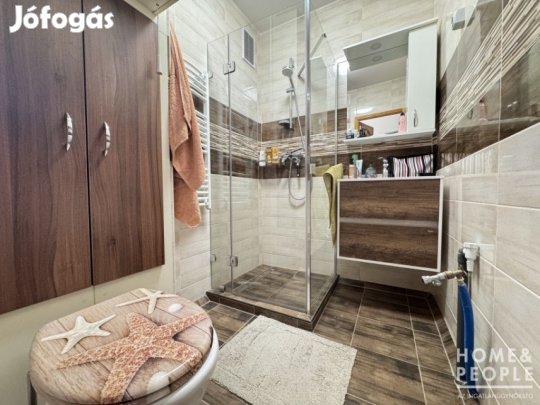 Felújított 2 szobás,erkélyes panel lakás eladó Hódmezővásárhelyen!