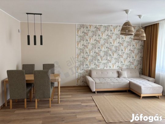 Felújított 2 szobás lakás liftes házban, Thurzó park mellett