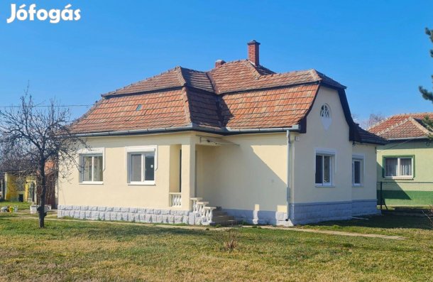 Felújított 3 szobás családi ház saroktelken - Kál