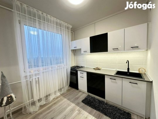 Felújított 50 m2-es, 2 szobás lakás eladó Kiskunfélegyházán!