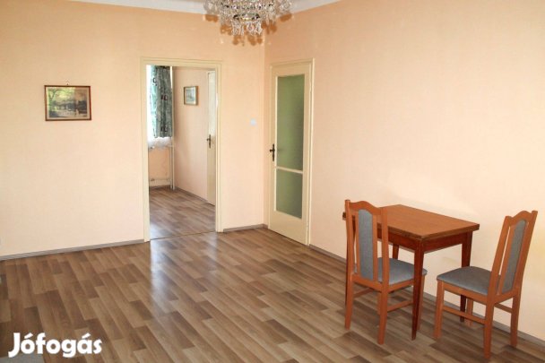 Felűjított 55 m2-es 2 szobás 2. emeleti erkélyes lakás eladó