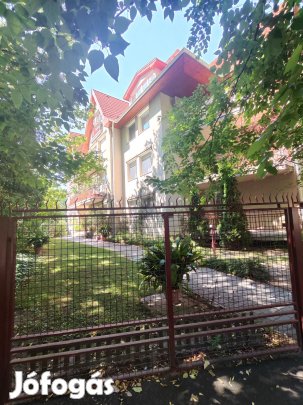 Felújított 81 m2-es  lakás kiadó garázzsal  Nagyerdőn !