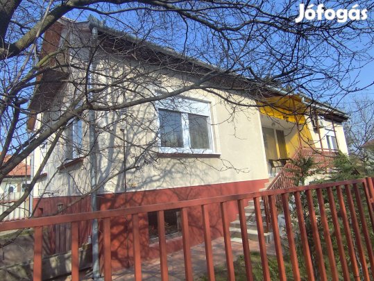 Felújított Családi Ház Solt Szívében