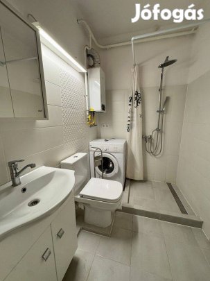 Felújított Erkélyes Garzon Lakás Eladó!!!