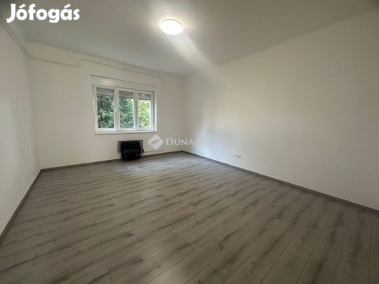 Felújított, 49 nm, közös kert, autóbeálló, lakás, Budapest 4. ker.