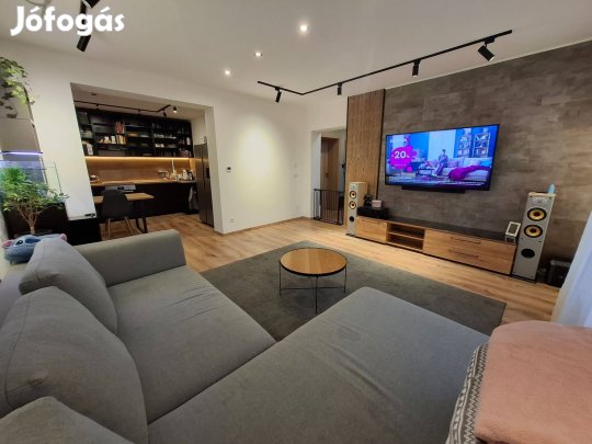 Felújított, 4 szobás, két szintes, családi ház, 17. kerületben eladó!