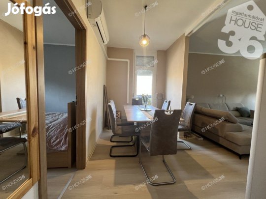 Felújított, III. emeleti, erkélyes lakás Kecskeméten!