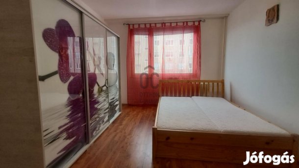 Felújított, alacsony rezsijű lakás kiváló lokációval