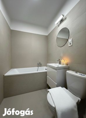Felújított, azonnal költözhető 40 m-es lakás Kertvárosban.