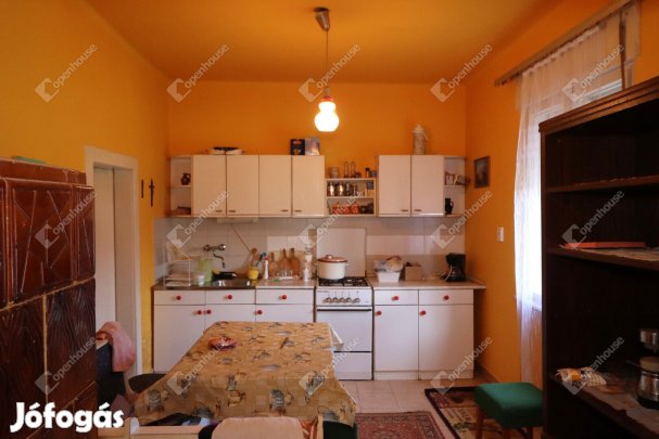 Felújított, azonnal költözhető  családi ház eladó Salomváron