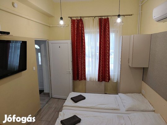 Felújított, berendezett lakás Debrecen belvárosában, céggel együtt!