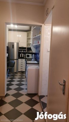 Felújított, bútorozott lakás kiadó