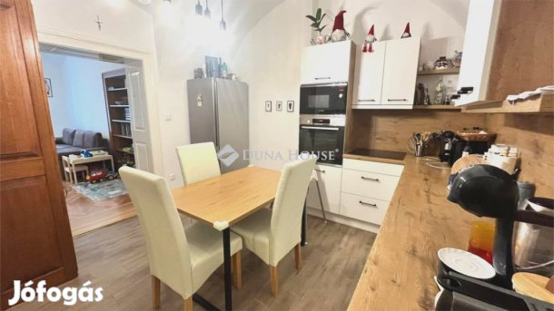 Felújított, földszinti belvárosi lakás, Szombathely