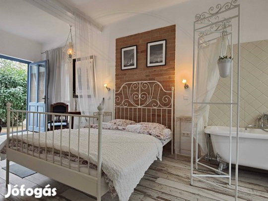 Felújított, jól kiadható apartmanok Pécsen, az Orsolya utcában