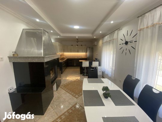 Felújított, költözhető családi ház