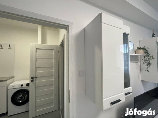 Felújított, modern garzon kiadó!