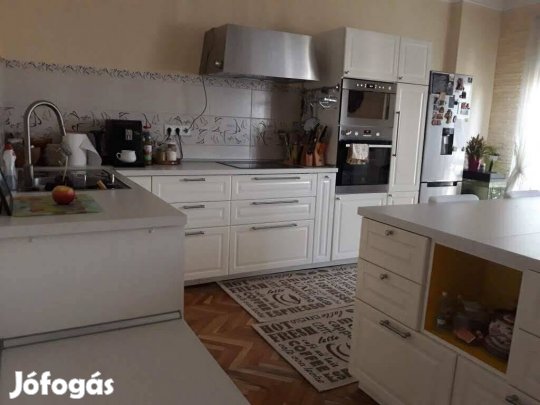Felújított, napfényes 74 mn lakás eladó