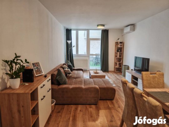 Felújított, világos, 2 szobás lakás eladó