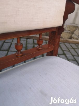 Felújított antik szék 