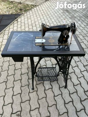 Felújított antik varrógép!