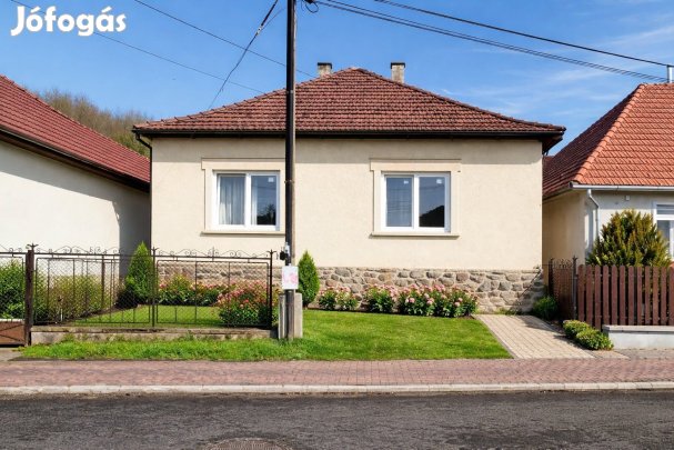 Felújított belső, tovább alakítható külső  családi ház eladó