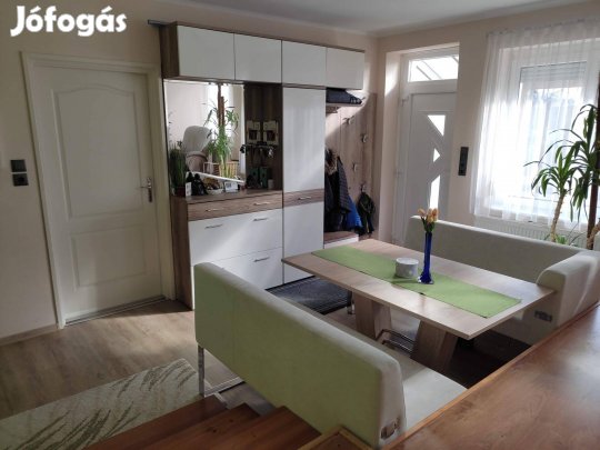 Felújított családi ház Győrújbarát