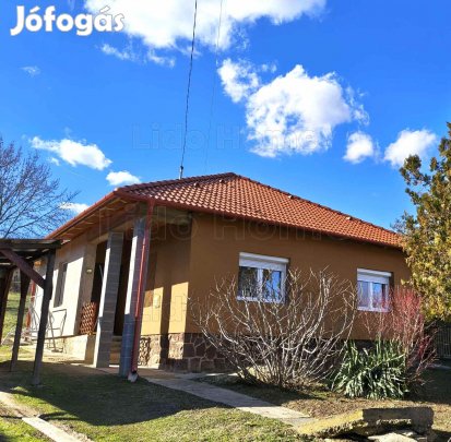 Felújított családi ház Kapolyon eladó