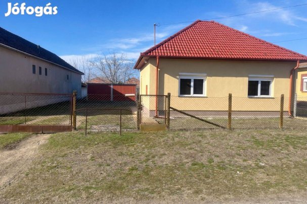 Felújított családi ház eladó