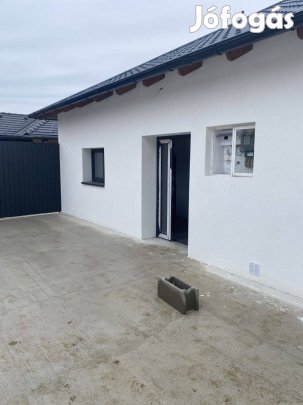 Felújított családi ház eladó Berekalján!