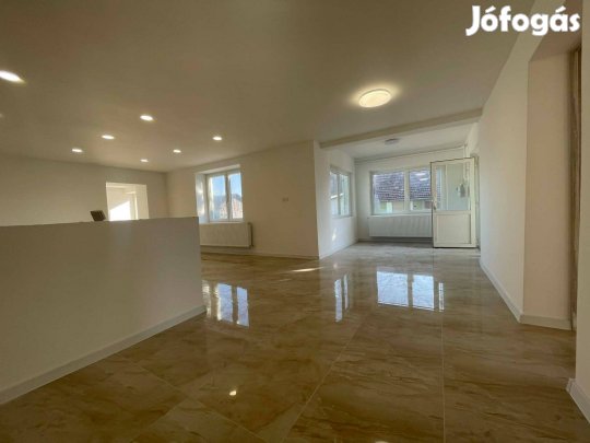 Felújított családi ház eladó Buj főutcáján!