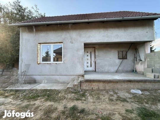 Felújított családi ház eladó / cserélhető kecskeméti lakásra