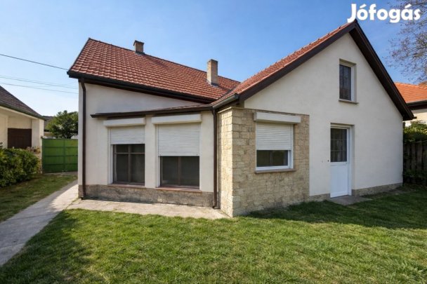 Felújított családi ingatlan Adonyban