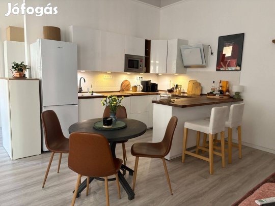 Felújított dupla galériás lakás a Palotanegyedben