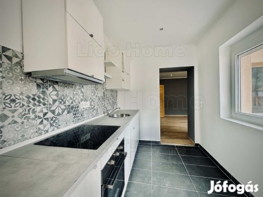 Felújított földszinti apartman Siófok belvárosában